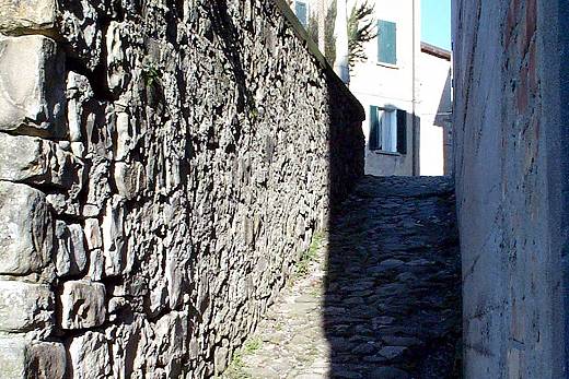 restauro/2006-castello-pallavicino-varano-muro-contenimento/2006--castello-di-varano-muro-di-contenimento-001_1570434891.jpg